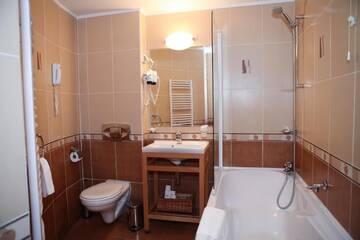 Фото номера Двухместный номер Делюкс с 1 кроватью и ванной Отель Hotel Perperikon г. Кырджали 4