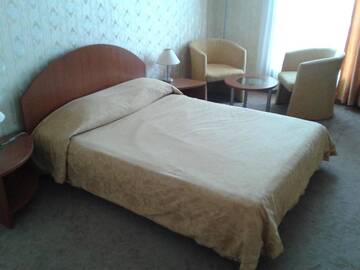 Фото номера Стандартный двухместный номер с 1 кроватью Отель Hotel Perperikon г. Кырджали 2