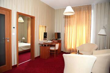 Фото номера Люкс с 1 спальней и ванной Отель Hotel Perperikon г. Кырджали 2