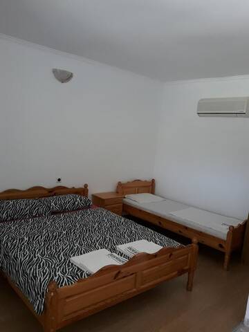 Фото номера Трехместный номер с террасой Отель Hotel Sandim г. Кырджали 7