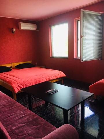 Фото номера Трехместный номер с собственной ванной комнатой Гостевой дом Guest House Dobrev г. Кырджали 4