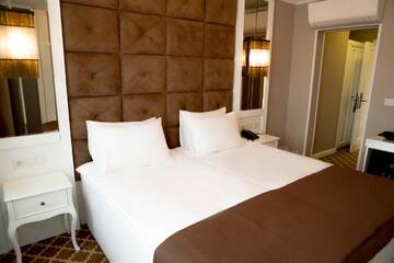 Фото номера Двухместный номер с 1 кроватью или 2 отдельными кроватями Отель Hotel Arpezos г. Кырджали 5