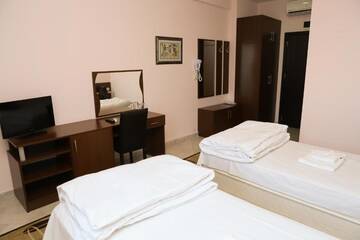 Фото номера Двухместный номер с 2 отдельными кроватями Отель Hotel Ida г. Кырджали 8