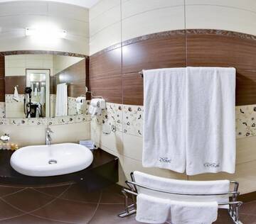 Фото номера Двухместный номер с 2 отдельными кроватями Отель Boutique Hotel Behi г. Кырджали 8