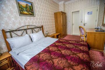 Фото номера Двухместный номер с 1 кроватью и балконом Отель Boutique Hotel Behi г. Кырджали 9