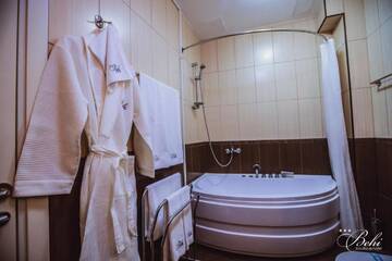 Фото номера Полулюкс (для 4 взрослых) Отель Boutique Hotel Behi г. Кырджали 6