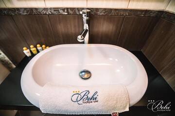 Фото номера Двухместный номер с 2 отдельными кроватями Отель Boutique Hotel Behi г. Кырджали 2