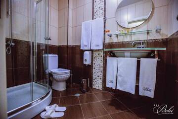 Фото номера Двухместный номер с 2 отдельными кроватями Отель Boutique Hotel Behi г. Кырджали 6
